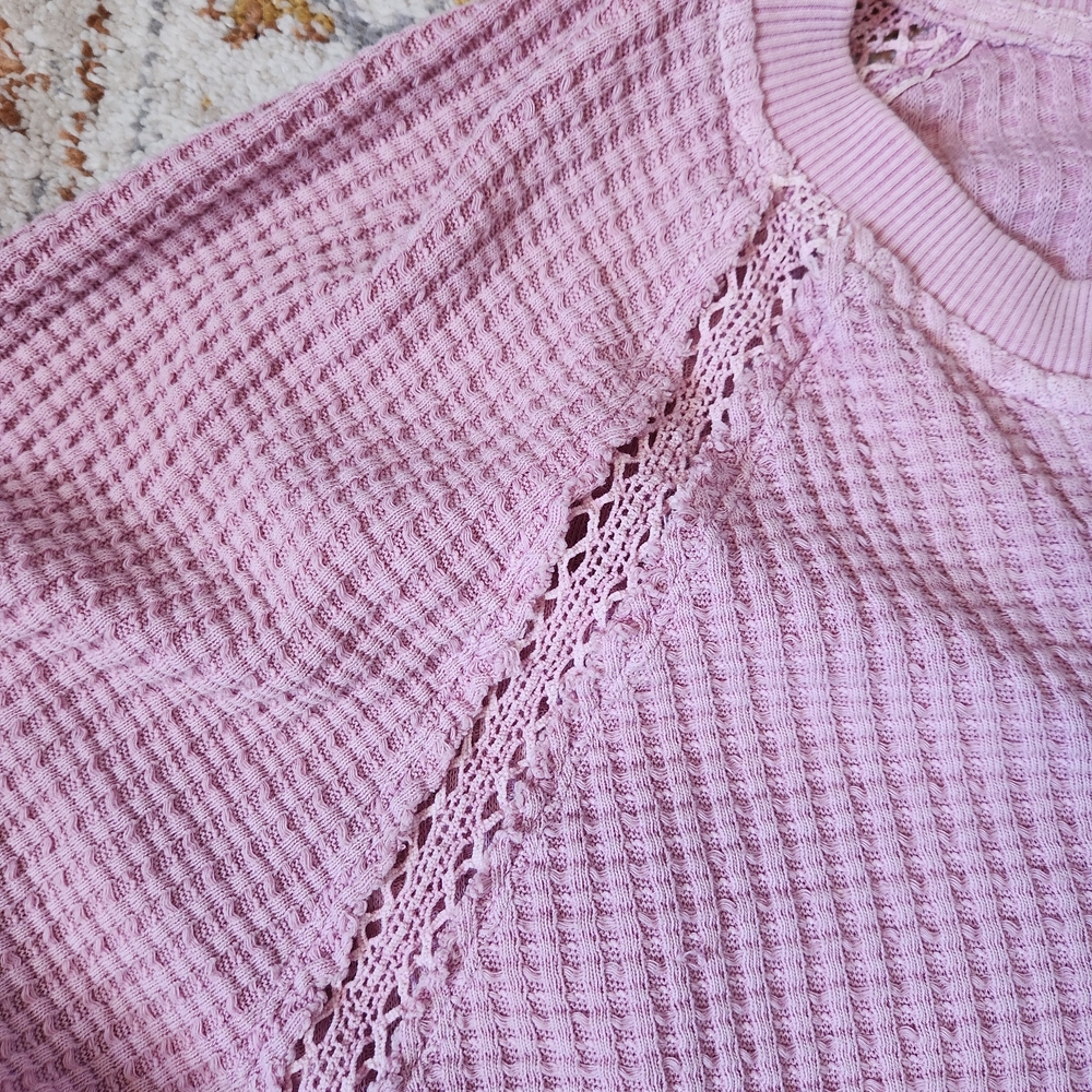 American Eagle This Feels Seriously Lived In Pink Waffle Knit V‑Neck Sweater - Picture 3 of 5